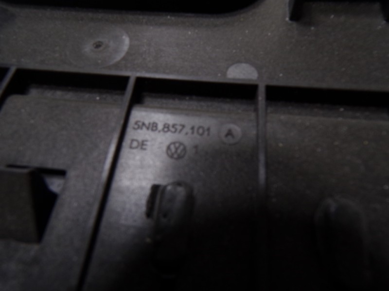 Recambio de guantera para volkswagen tiguan 2.0 tdi referencia OEM IAM 5NB857114C82V 5NB857101 