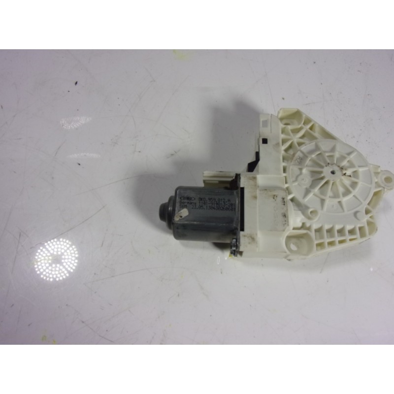 Recambio de motor elevalunas trasero derecho para audi q3 (8u) 2.0 tdi referencia OEM IAM 8K0959812A 8K0959812A 