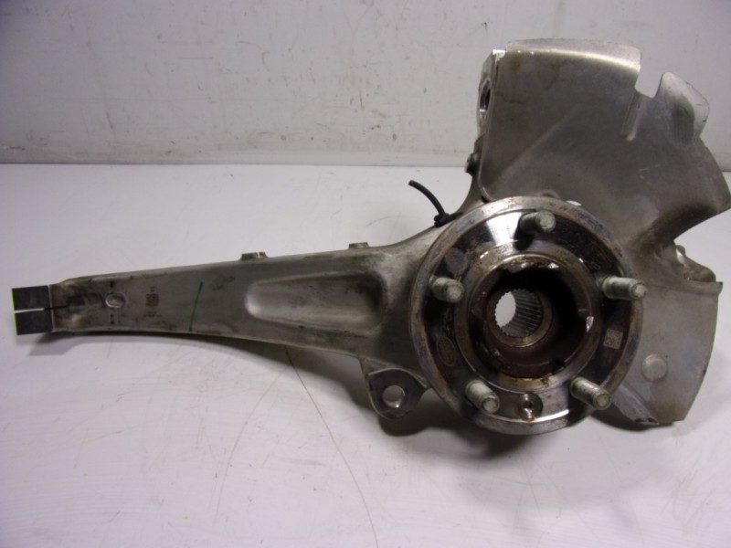 Recambio de mangueta delantera derecha para land rover new discovery l462 3.0 d referencia OEM IAM LR115101  