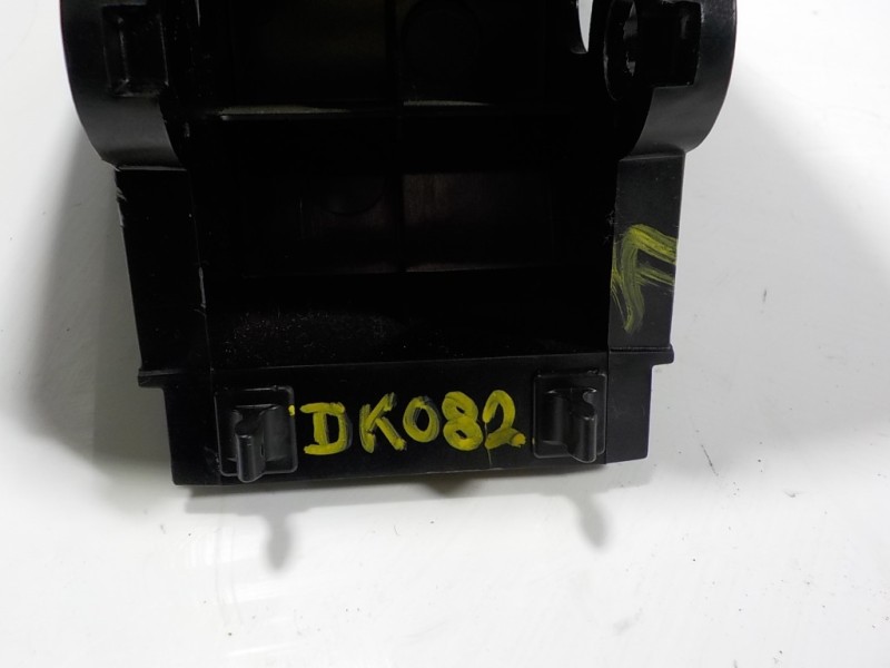 Recambio de apoyabrazos central para mazda cx-3 2.0 16v cat referencia OEM IAM   