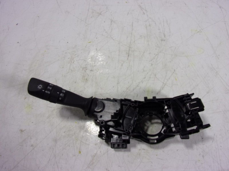 Recambio de mando luces para toyota hilux (3b/3c/3d) doble cabina referencia OEM IAM 841400K650  