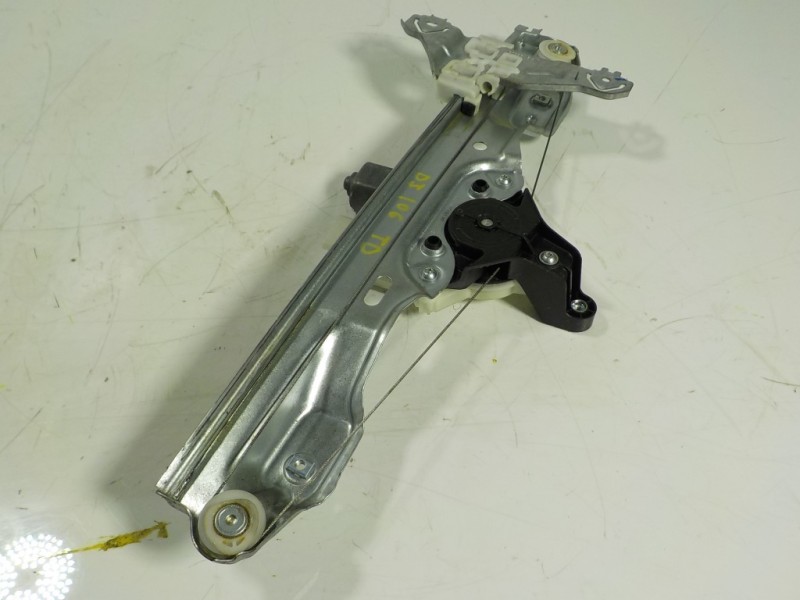 Recambio de elevalunas trasero derecho para nissan qashqai (j11) acenta 4x4 referencia OEM IAM 82700HV00C 82700HV00C C88540103