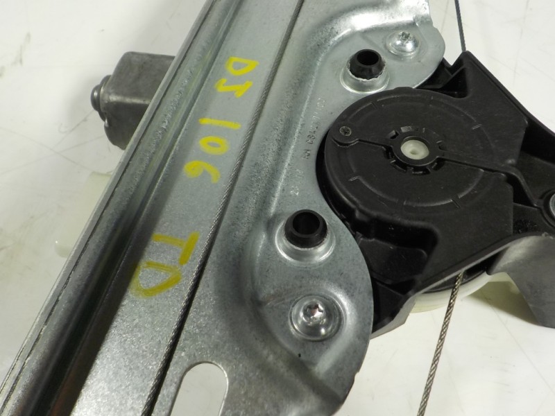 Recambio de elevalunas trasero derecho para nissan qashqai (j11) acenta 4x4 referencia OEM IAM 82700HV00C 82700HV00C C88540103