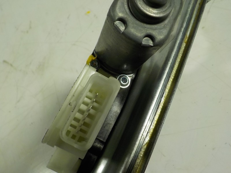 Recambio de elevalunas trasero derecho para nissan qashqai (j11) acenta 4x4 referencia OEM IAM 82700HV00C 82700HV00C C88540103