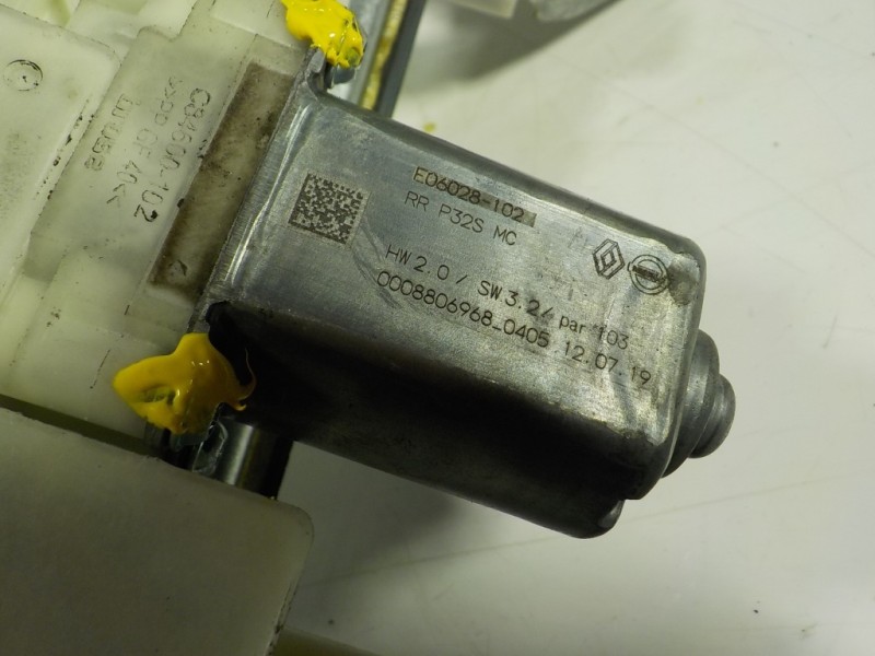 Recambio de elevalunas trasero derecho para nissan qashqai (j11) acenta 4x4 referencia OEM IAM 82700HV00C 82700HV00C C88540103