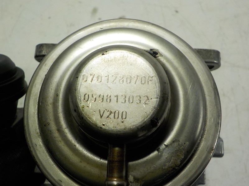 Recambio de valvula egr para volkswagen touareg (7la) 2.5 tdi referencia OEM IAM  070128070F 059813032