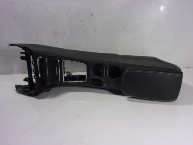 Recambio de apoyabrazos central para mercedes-benz clase a (w176) 2.1 cdi cat referencia OEM IAM A24668089018G72  