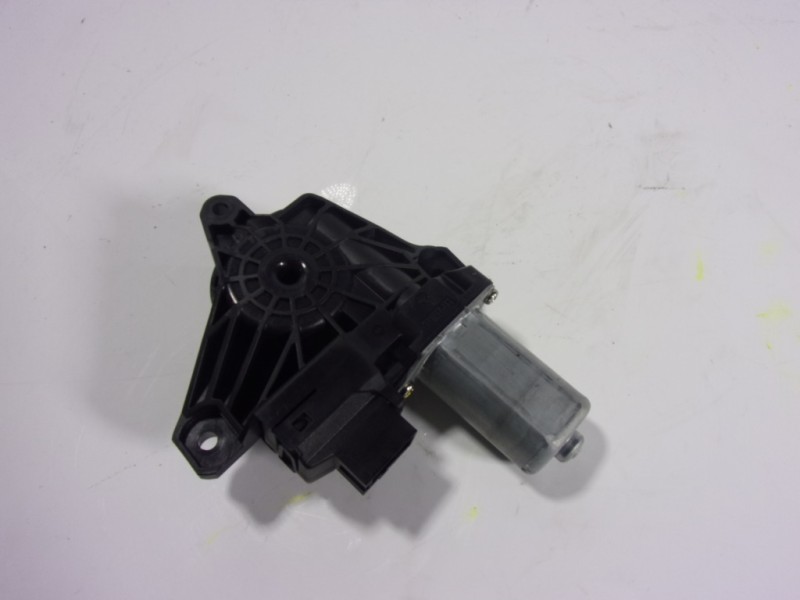 Recambio de motor elevalunas trasero izquierdo para mercedes-benz clase a (w176) 2.1 cdi cat referencia OEM IAM A2469063100 A246