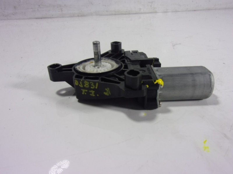 Recambio de motor elevalunas trasero izquierdo para mercedes-benz clase a (w176) 2.1 cdi cat referencia OEM IAM A2469063100 A246