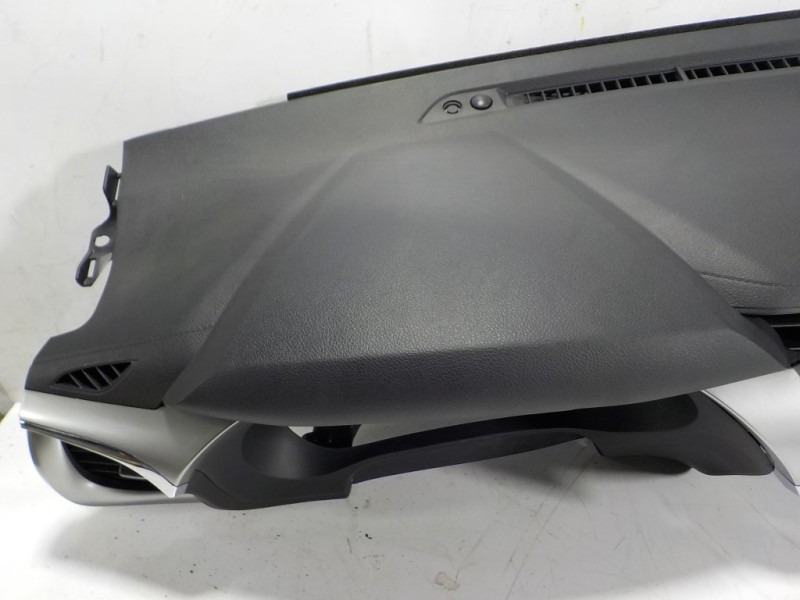 Recambio de salpicadero para toyota hilux (3b/3c/3d) doble cabina referencia OEM IAM 55302KK111C0 TG14B02001 