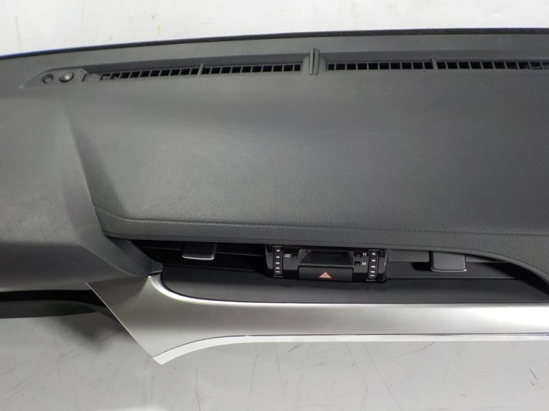 Recambio de salpicadero para toyota hilux (3b/3c/3d) doble cabina referencia OEM IAM 55302KK111C0 TG14B02001 