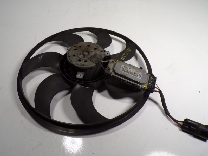 Recambio de electroventilador para volvo c30 2.4 20v diesel referencia OEM IAM 31261990 1137328365 