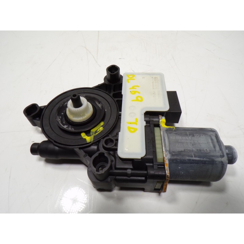 Recambio de motor elevalunas trasero derecho para seat leon sportstourer (kl8) 2.0 tdi referencia OEM IAM 5Q0959408D 5Q0959408D 