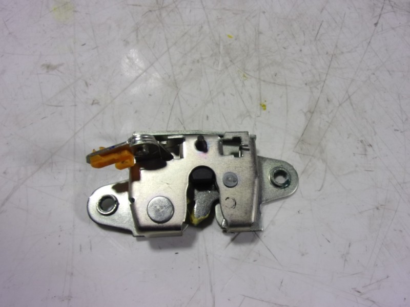 Recambio de cerradura maletero / porton para toyota hilux (3b/3c/3d) doble cabina referencia OEM IAM 657900K010  