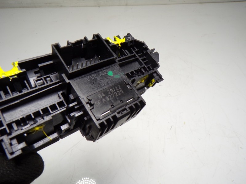 Recambio de palanca freno de mano para seat leon sportstourer (kl8) 2.0 tdi referencia OEM IAM 5FA927225VRY 5FA927225 