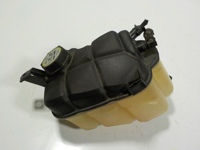 Recambio de deposito expansion para land rover discovery sport 2.0 td4 cat referencia OEM IAM LR060349 FK728K218AA 