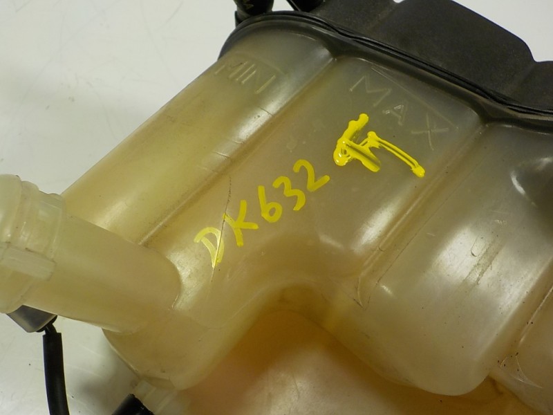 Recambio de deposito expansion para land rover discovery sport 2.0 td4 cat referencia OEM IAM LR060349 FK728K218AA 