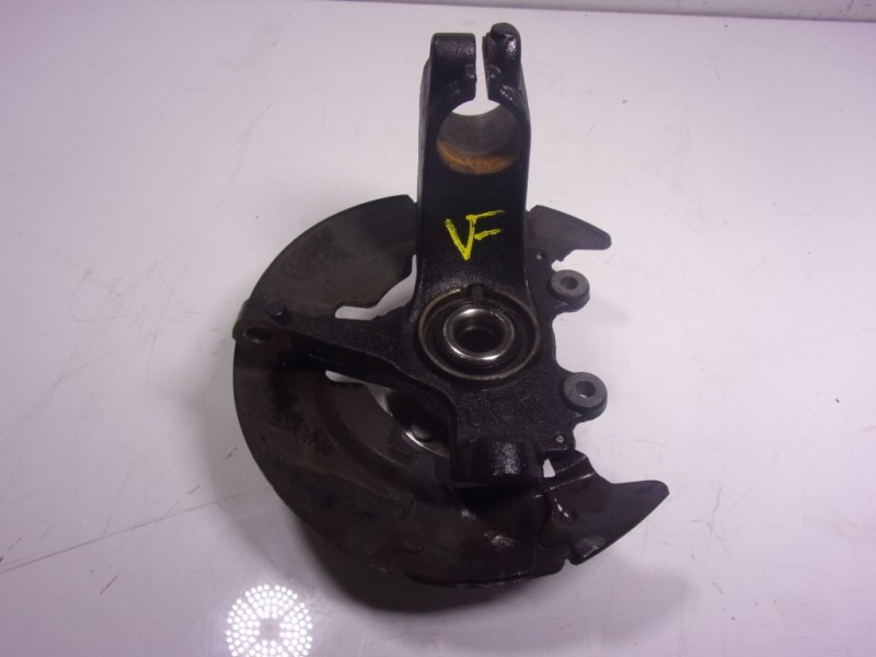 Recambio de mangueta delantera izquierda para volvo c30 2.4 20v diesel referencia OEM IAM 30760282  31340604