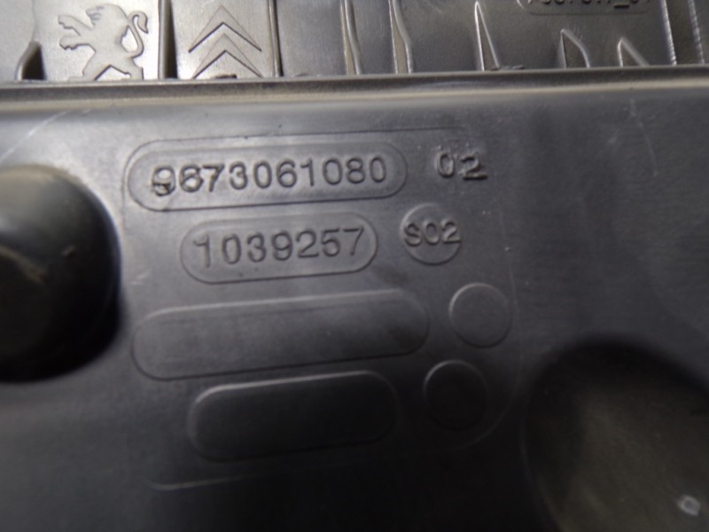 Recambio de filtro aire para citroën c-elysée 1.6 hdi fap referencia OEM IAM 1420V1 9673061080 1039257