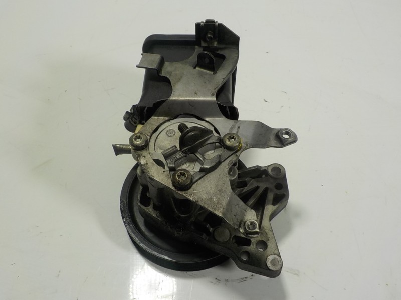 Recambio de bomba direccion para bmw x3 (e83) 2.0 16v diesel cat referencia OEM IAM 32413450766  