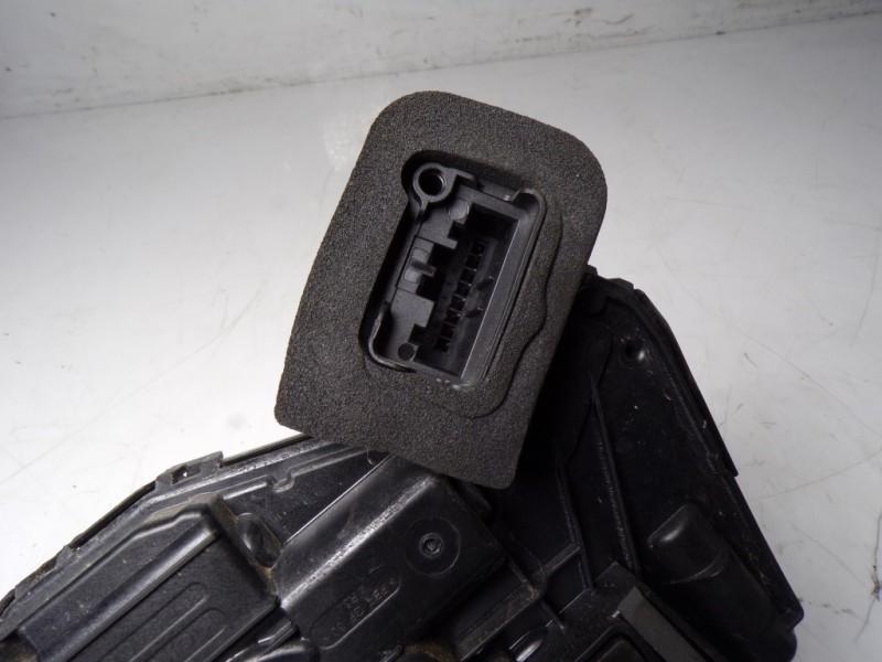 Recambio de cerradura puerta delantera derecha para seat ibiza (kj1) 1.0 referencia OEM IAM 5TB837016A 5TB837016A 