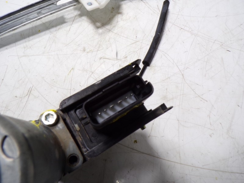 Recambio de elevalunas delantero izquierdo para kia rio (yb) 1.2 cat referencia OEM IAM 82401H8110  