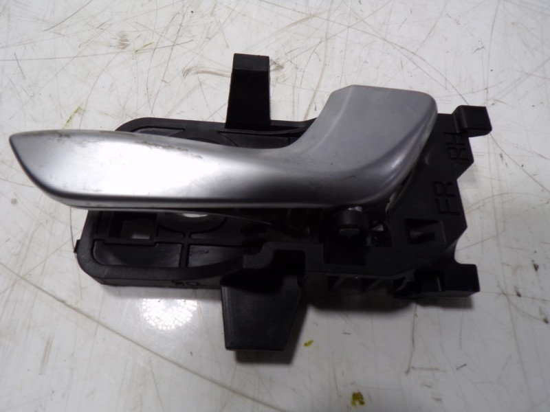 Recambio de maneta interior delantera derecha para kia rio (yb) 1.2 cat referencia OEM IAM 82620H8510SA1  