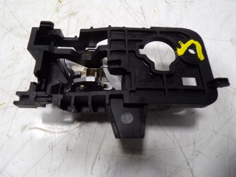 Recambio de maneta interior delantera derecha para kia rio (yb) 1.2 cat referencia OEM IAM 82620H8510SA1  