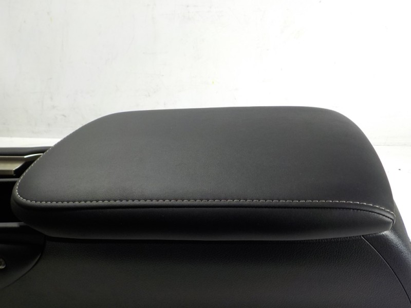 Recambio de apoyabrazos central para lexus nx 300h 2wd referencia OEM IAM 5890578011C5  