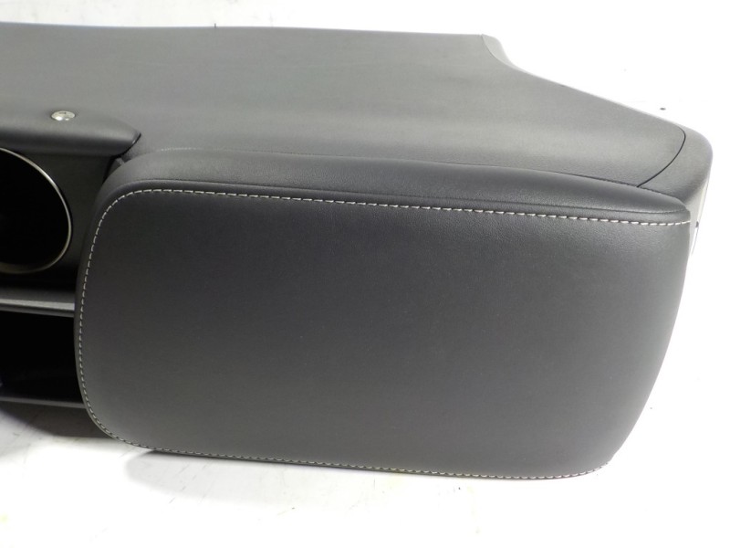 Recambio de apoyabrazos central para lexus nx 300h 2wd referencia OEM IAM 5890578011C5  