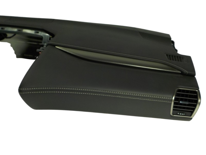 Recambio de salpicadero para lexus nx 300h 2wd referencia OEM IAM 5530578050C2 2D0B45021PD7 