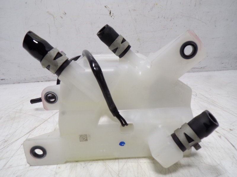 Recambio de deposito servo para lexus nx 300h 2wd referencia OEM IAM 4722078010  