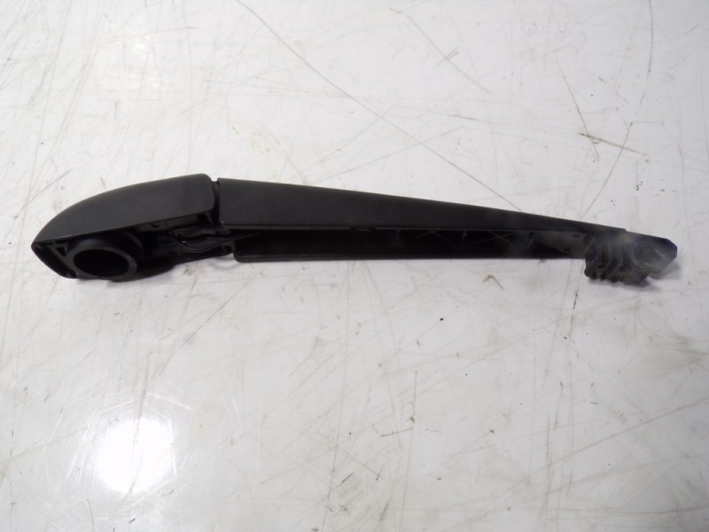 Recambio de brazo limpia trasero para lexus nx 300h 2wd referencia OEM IAM 8524178040  