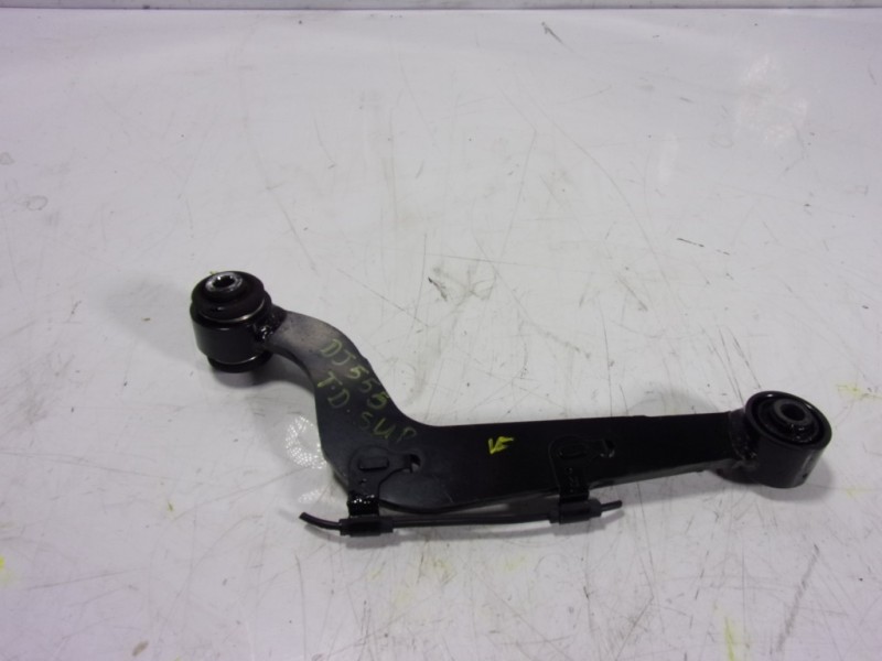 Recambio de brazo suspension superior trasero derecho para lexus nx 300h 2wd referencia OEM IAM 4877042040  