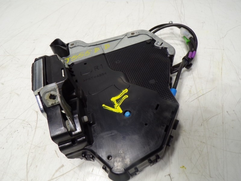 Recambio de cerradura puerta delantera derecha para lexus nx 300h 2wd referencia OEM IAM 6903060250  