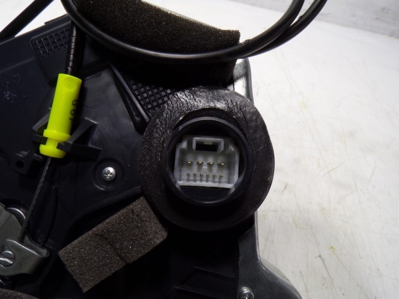 Recambio de cerradura puerta delantera derecha para lexus nx 300h 2wd referencia OEM IAM 6903060250  