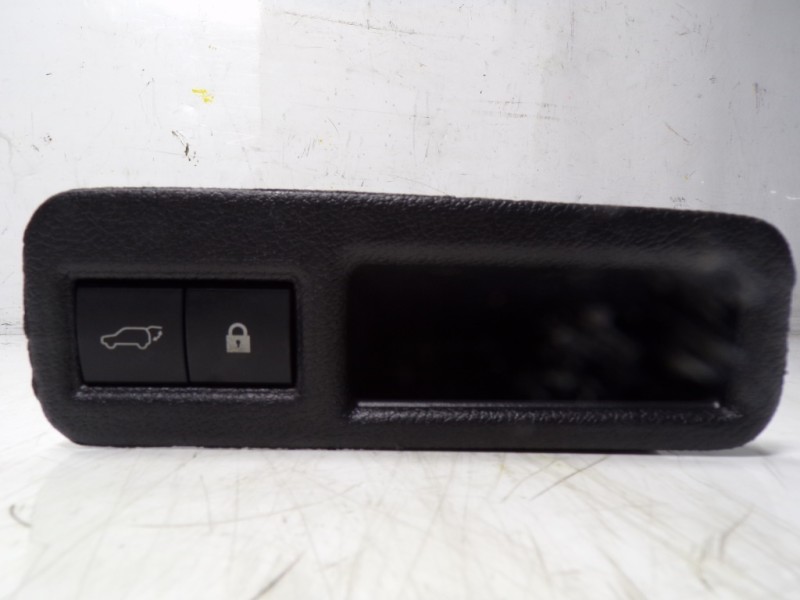 Recambio de maneta porton para lexus nx 300h 2wd referencia OEM IAM 8493078030  