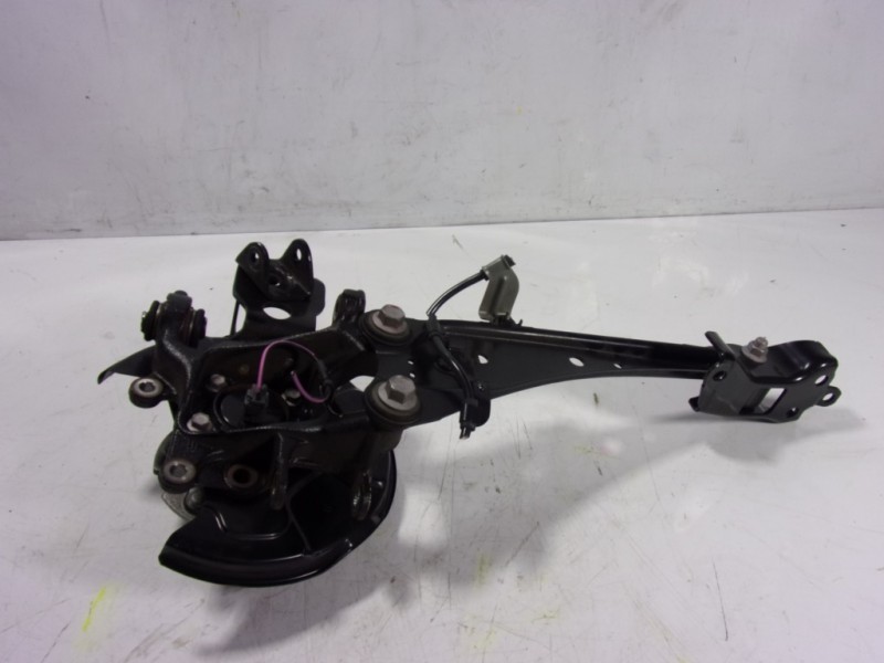 Recambio de mangueta trasera derecha para lexus nx 300h 2wd referencia OEM IAM 4230442020  