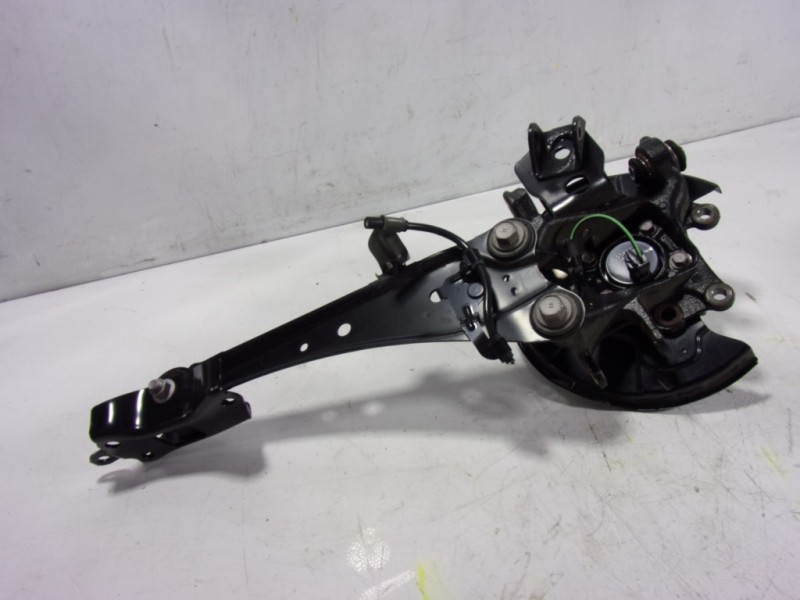 Recambio de mangueta trasera izquierda para lexus nx 300h 2wd referencia OEM IAM 4230542020  