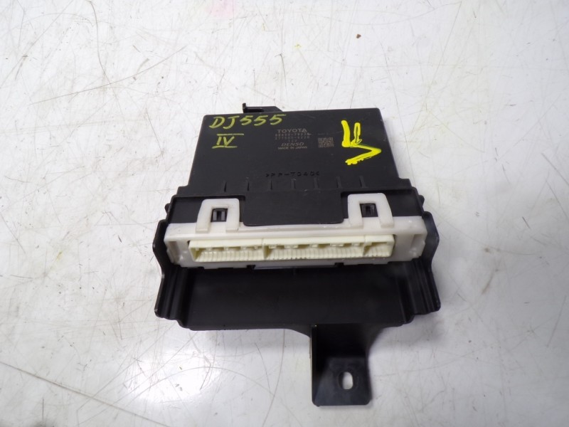 Recambio de modulo electronico para lexus nx 300h 2wd referencia OEM IAM  886507823B 