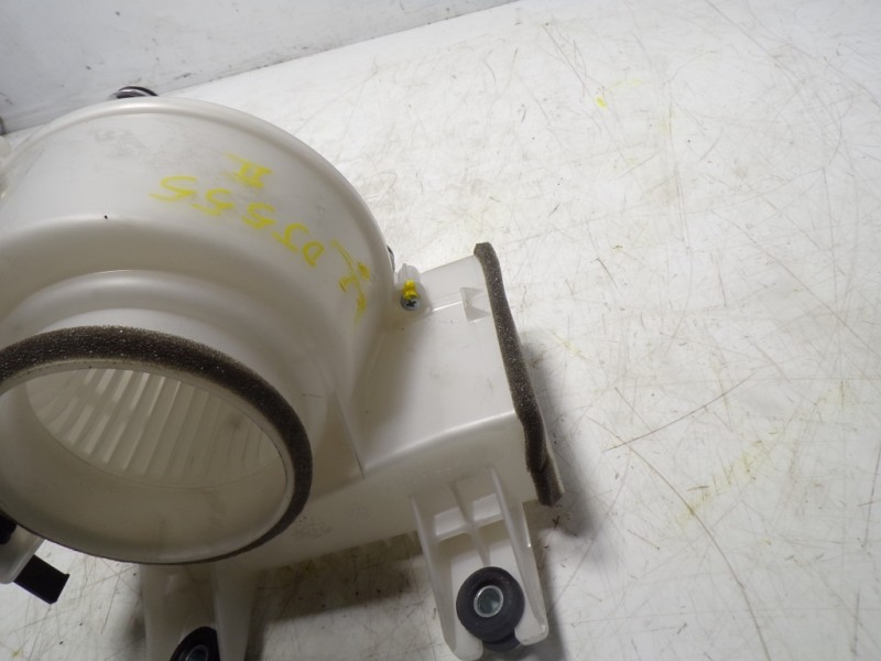 Recambio de motor calefaccion para lexus nx 300h 2wd referencia OEM IAM G923048070 G2923048070 