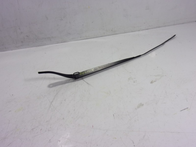 Recambio de brazo limpia delantero derecho para toyota proace referencia OEM IAM   