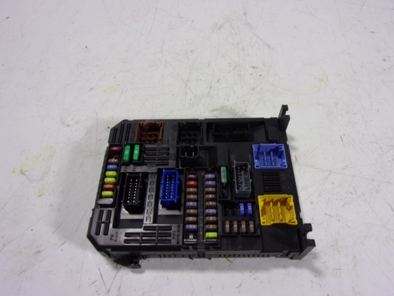 Recambio de caja reles / fusibles para toyota proace referencia OEM IAM  9832880280 