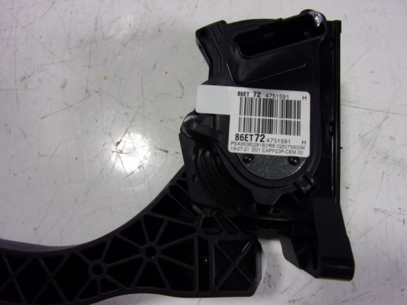 Recambio de potenciometro pedal para toyota proace referencia OEM IAM  9838028180 