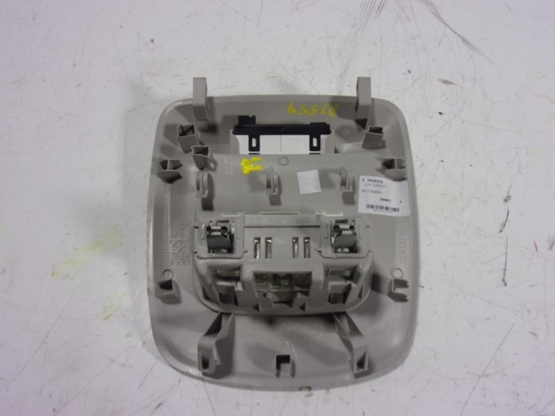 Recambio de piloto interior para toyota proace referencia OEM IAM   