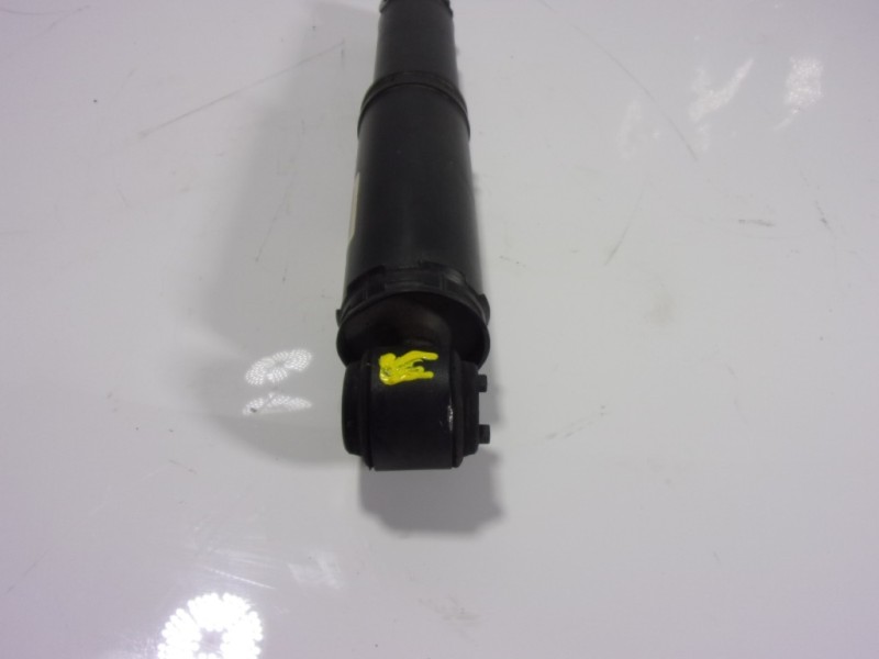 Recambio de amortiguador trasero derecho para toyota proace referencia OEM IAM  9816510180 