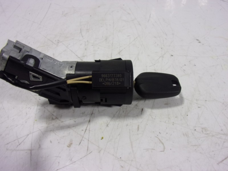 Recambio de antirrobo para toyota proace referencia OEM IAM  9663123380 