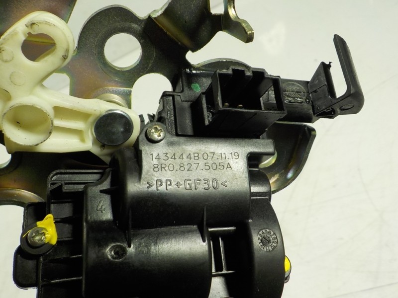 Recambio de cerradura maletero / porton para skoda rapid 1.6 tdi dpf referencia OEM IAM 8R0827505A 8R0827505A 