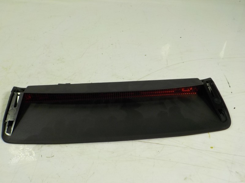 Recambio de piloto trasero central para skoda rapid 1.6 tdi dpf referencia OEM IAM 5JH945097B9B9  