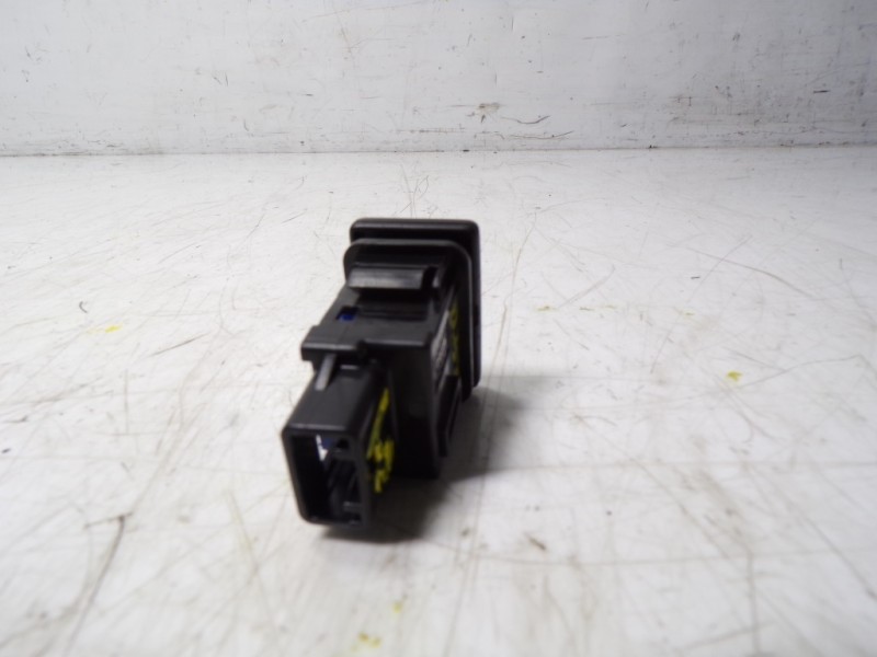 Recambio de maneta porton para toyota rav 4 advance hybrid referencia OEM IAM 8493042040 15B116 